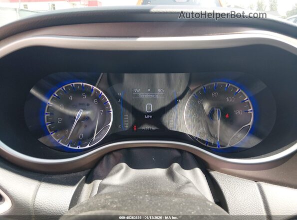 2C4RC1BG6HR803587 2017 CHRYSLER PACIFICA Black Widok tylnych siedzeń
