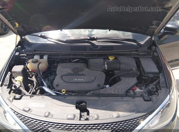 2C4RC1BG6HR803587 2017 CHRYSLER PACIFICA Black Widok z tyłu