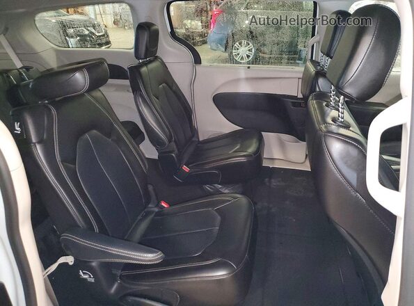 2C4RC1BG6PR591157 2023 CHRYSLER PACIFICA White Вид задньої частини салону