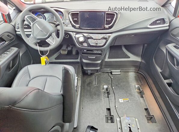 2C4RC1BG6SR570978 2025 CHRYSLER PACIFICA Красный Вид панели приборов