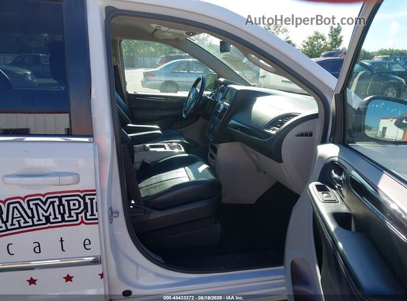2C4RC1BG7GR140948 2016 CHRYSLER TOWN & COUNTRY White Widok wnętrza z przodu