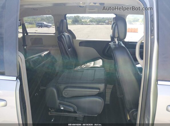 2C4RC1BG7GR297055 2016 CHRYSLER TOWN & COUNTRY Серебряный 