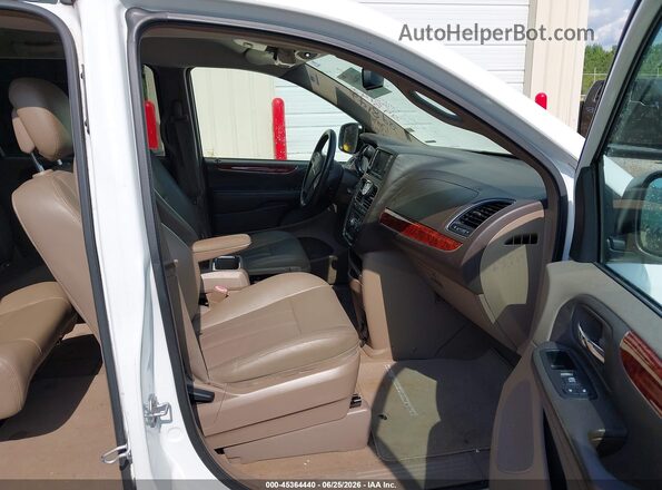 2C4RC1BG7GR298142 2016 CHRYSLER TOWN & COUNTRY White Widok wnętrza z przodu