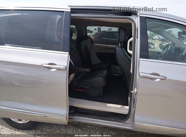2C4RC1BG7JR260854 2018 CHRYSLER PACIFICA Silver VIN sticker view