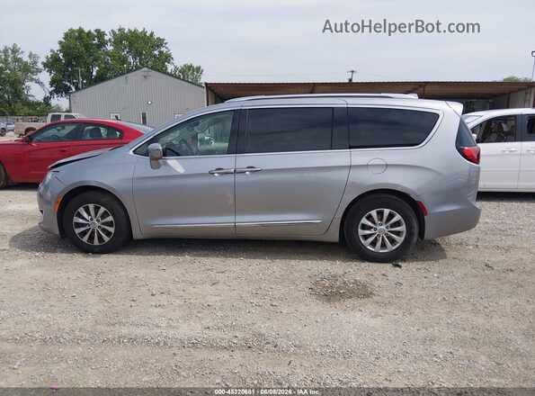 2C4RC1BG7JR260854 2018 CHRYSLER PACIFICA Silver Rear interior view