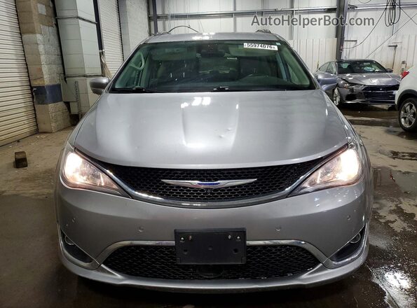 2C4RC1BG7JR269778 2018 CHRYSLER PACIFICA Silver Вид спереду