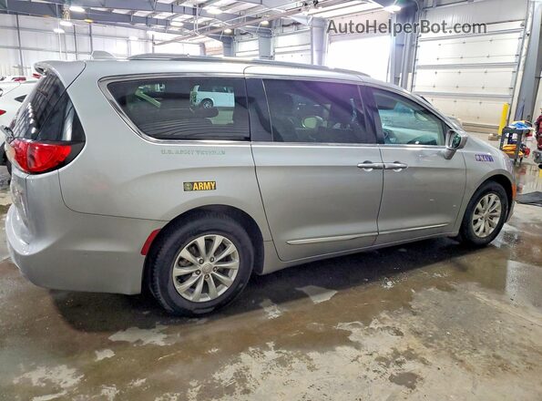 2C4RC1BG7JR269778 2018 CHRYSLER PACIFICA Silver Задня права чверть