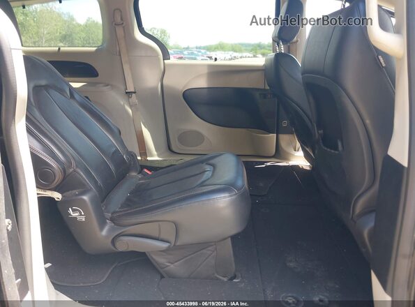 2C4RC1BG7LR106941 2020 CHRYSLER PACIFICA Black VIN sticker view