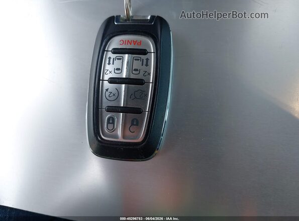 2C4RC1BG7LR115607 2020 CHRYSLER PACIFICA Burgundy Vista del salpicadero