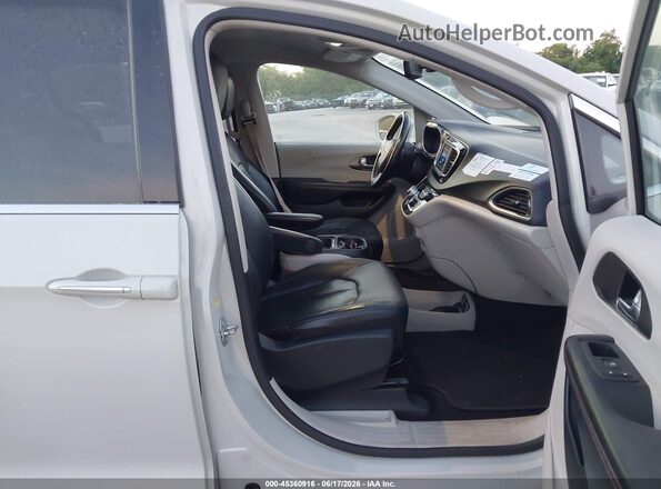 2C4RC1BG7LR204917 2020 CHRYSLER PACIFICA Cream Widok wnętrza z przodu