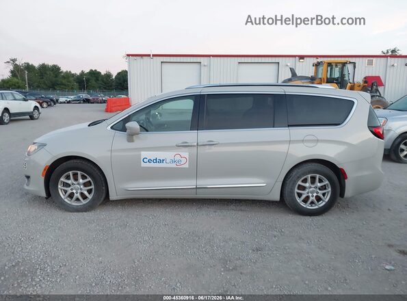 2C4RC1BG7LR204917 2020 CHRYSLER PACIFICA Cream Widok wnętrza 360 stopni