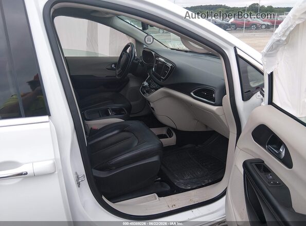 2C4RC1BG7LR271453 2020 CHRYSLER PACIFICA White Вид салону спереду