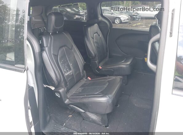 2C4RC1BG8JR158012 2018 CHRYSLER PACIFICA White VIN կոդի պիտակի տեսք