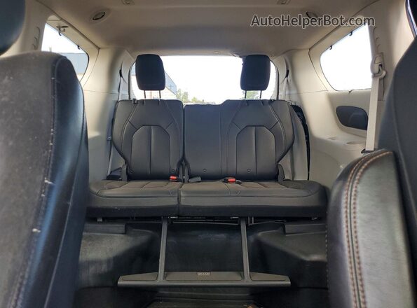 2C4RC1BG8JR314923 2018 CHRYSLER PACIFICA Black Rear seats view