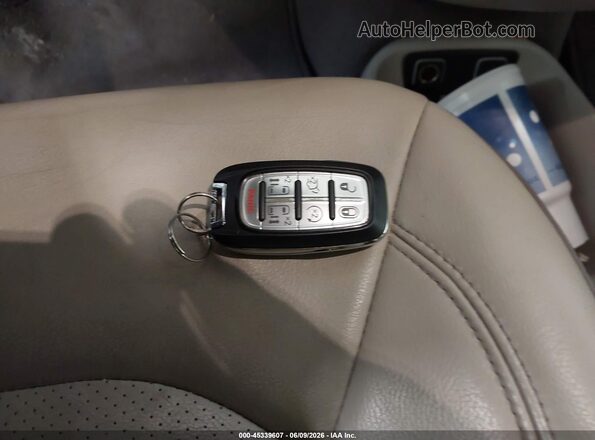 2C4RC1BG8KR556340 2019 CHRYSLER PACIFICA Blue Widok deski rozdzielczej