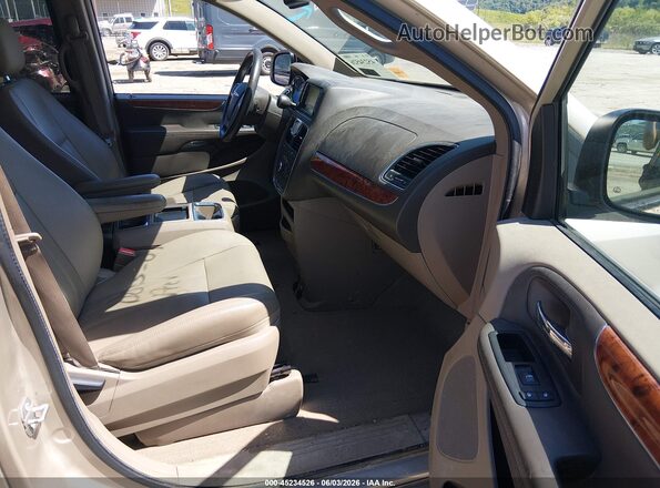 2C4RC1BG9GR121835 2016 CHRYSLER TOWN & COUNTRY Gold Front interior view
