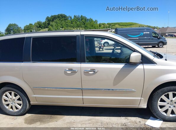 2C4RC1BG9GR121835 2016 CHRYSLER TOWN & COUNTRY Gold 360 interior view