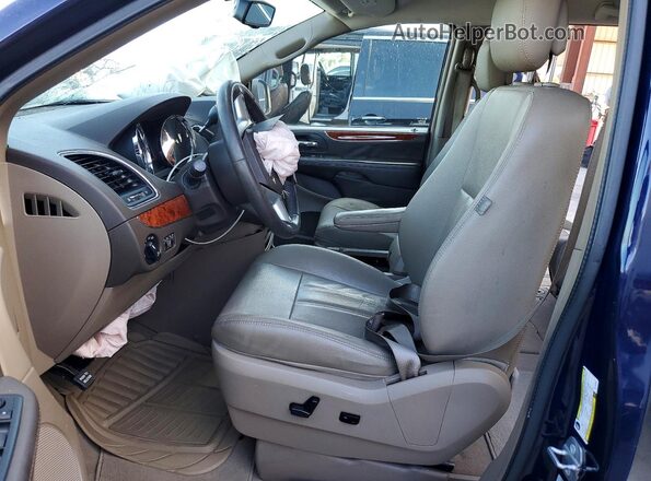 2C4RC1BG9GR135590 2016 CHRYSLER TOWN Синий Вид салона спереди