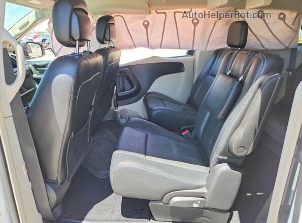 2C4RC1BG9GR164667 2016 CHRYSLER TOWN White უკანა სალონის ხედი