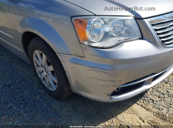 2C4RC1BG9GR267555 2016 CHRYSLER TOWN & COUNTRY Silver Front view