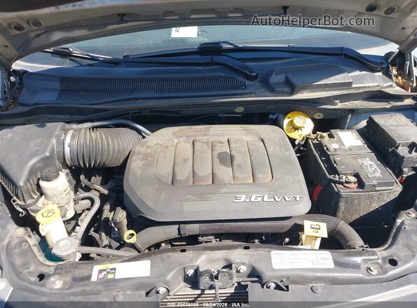 2C4RC1BG9GR267555 2016 CHRYSLER TOWN & COUNTRY Silver Rear view