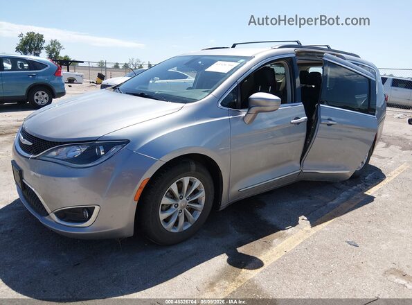 2C4RC1BG9HR588268 2017 CHRYSLER PACIFICA Gray Przód lewy
