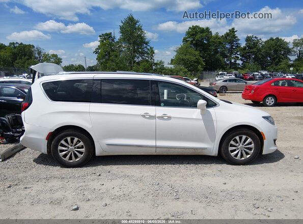 2C4RC1BG9JR110549 2018 CHRYSLER PACIFICA White Панорамний вид салону 360°