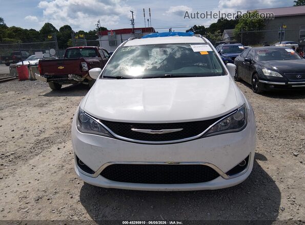 2C4RC1BG9JR110549 2018 CHRYSLER PACIFICA White Вид задньої частини салону