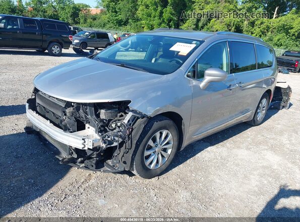 2C4RC1BG9JR214121 2018 CHRYSLER PACIFICA Silver Przód lewy