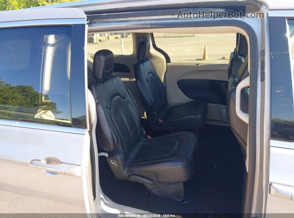 2C4RC1BG9JR214121 2018 CHRYSLER PACIFICA Silver Widok naklejki z numerem VIN
