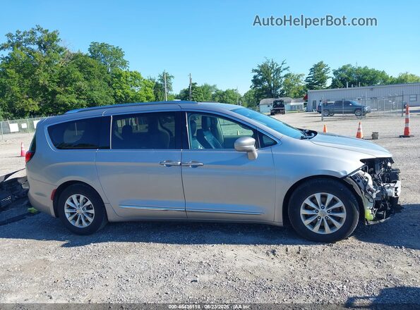 2C4RC1BG9JR214121 2018 CHRYSLER PACIFICA Silver Widok wnętrza 360 stopni