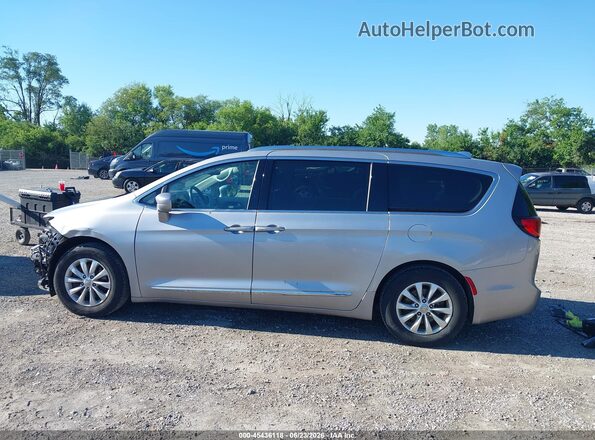 2C4RC1BG9JR214121 2018 CHRYSLER PACIFICA Silver 