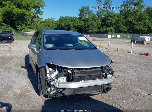 2C4RC1BG9JR214121 2018 CHRYSLER PACIFICA Silver Widok wnętrza z tyłu