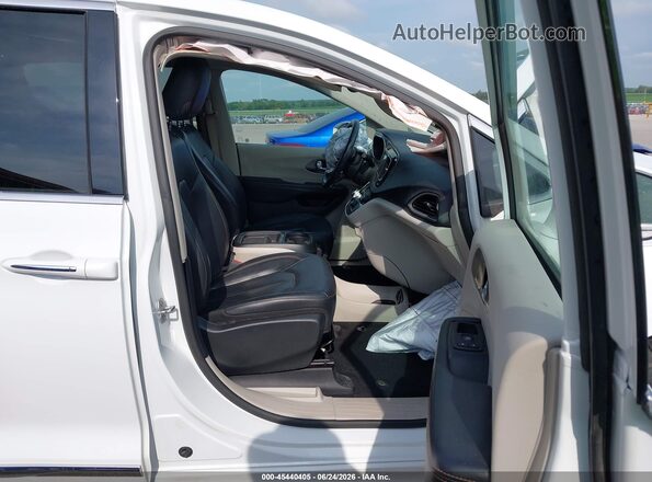 2C4RC1BG9LR128200 2020 CHRYSLER PACIFICA Белый Вид салона спереди