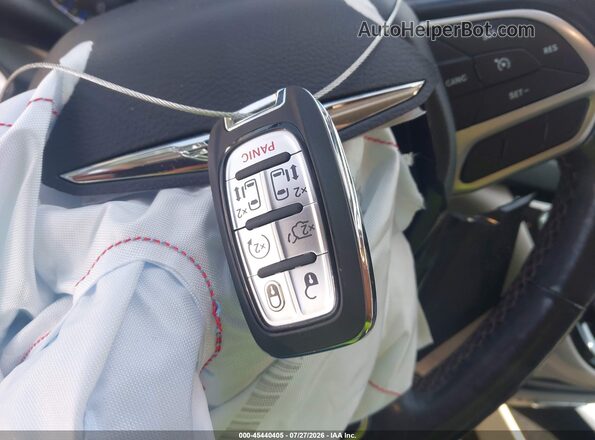 2C4RC1BG9LR128200 2020 CHRYSLER PACIFICA Белый Вид панели приборов