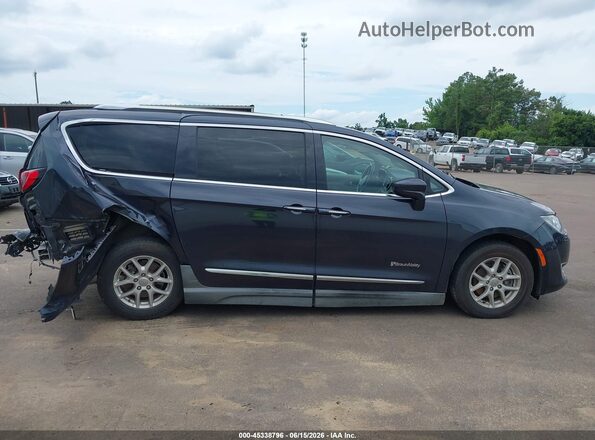 2C4RC1BG9LR140525 2020 CHRYSLER PACIFICA Gray Rear interior view