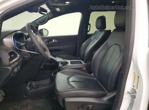 2C4RC1BG9TR180104 2026 CHRYSLER PACIFICA Белый Вид салона спереди