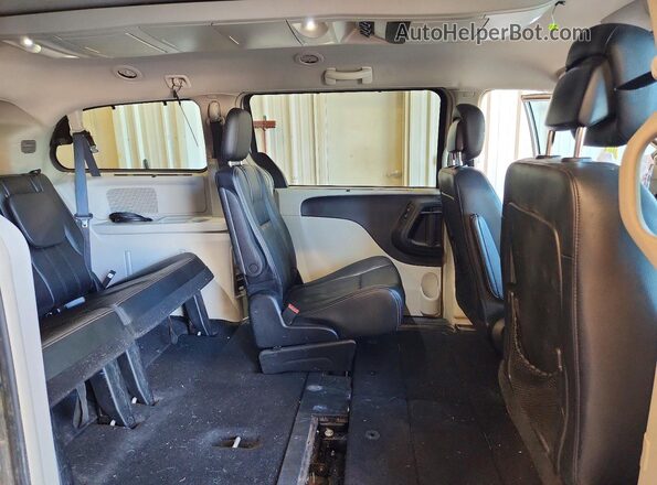 2C4RC1BGXGR233107 2016 CHRYSLER TOWN Silver 