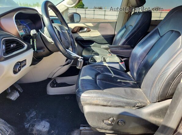 2C4RC1BGXJR117963 2018 CHRYSLER PACIFICA Серый Вид салона спереди