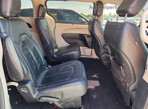 2C4RC1BGXJR117963 2018 CHRYSLER PACIFICA Серый Вид задней части салона