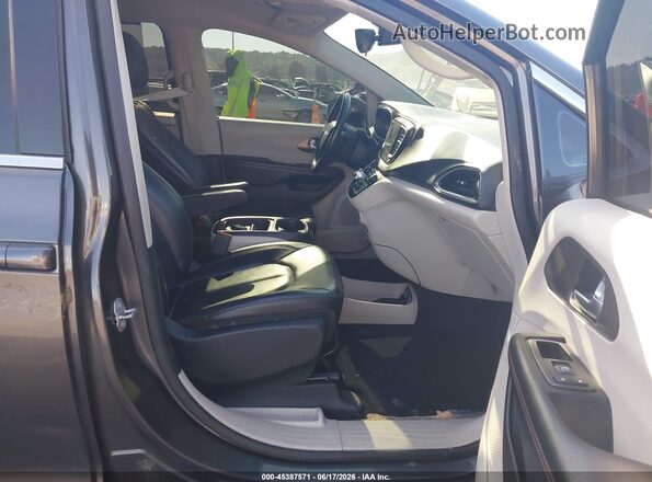2C4RC1BGXJR290740 2018 CHRYSLER PACIFICA Серый Вид салона спереди