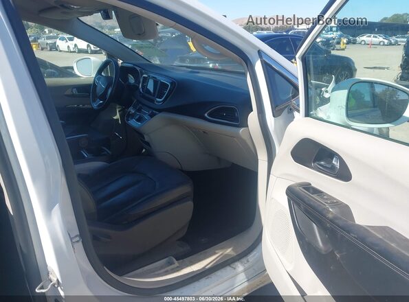 2C4RC1BGXLR268577 2020 CHRYSLER PACIFICA White Вид салону спереду