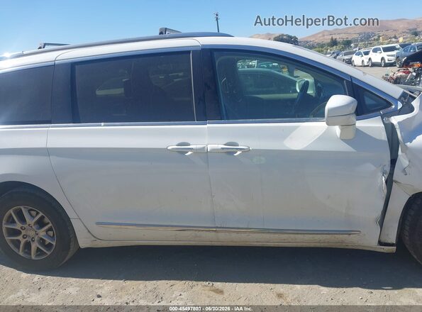 2C4RC1BGXLR268577 2020 CHRYSLER PACIFICA White Вид задньої частини салону