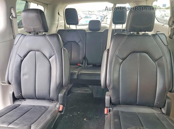 2C4RC1BGXNR100151 2022 CHRYSLER PACIFICA Gray Rear seats view
