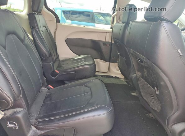 2C4RC1BGXNR100151 2022 CHRYSLER PACIFICA Gray Rear interior view