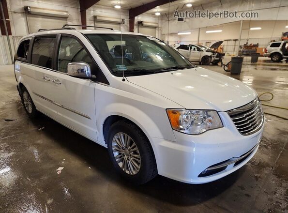 2C4RC1CG0GR166208 2016 CHRYSLER TOWN Белый Передняя правая четверть