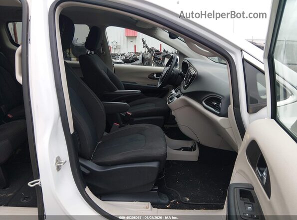 2C4RC1CG0PR615628 2023 CHRYSLER VOYAGER White Vista interior delantera