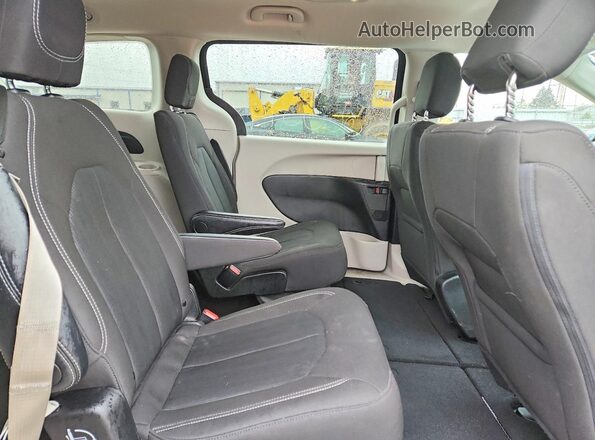 2C4RC1CG0RR133437 2024 CHRYSLER VOYAGER Black Widok wnętrza z tyłu