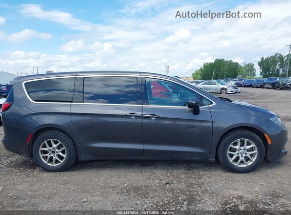 2C4RC1CG1HR608897 2017 CHRYSLER PACIFICA Gray Vista interior trasera