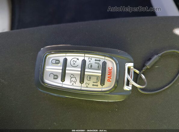 2C4RC1CG1PR563815 2023 CHRYSLER VOYAGER Black Widok deski rozdzielczej